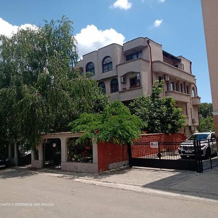 Dvete Brezi Hotel Burgas Ngoại thất bức ảnh