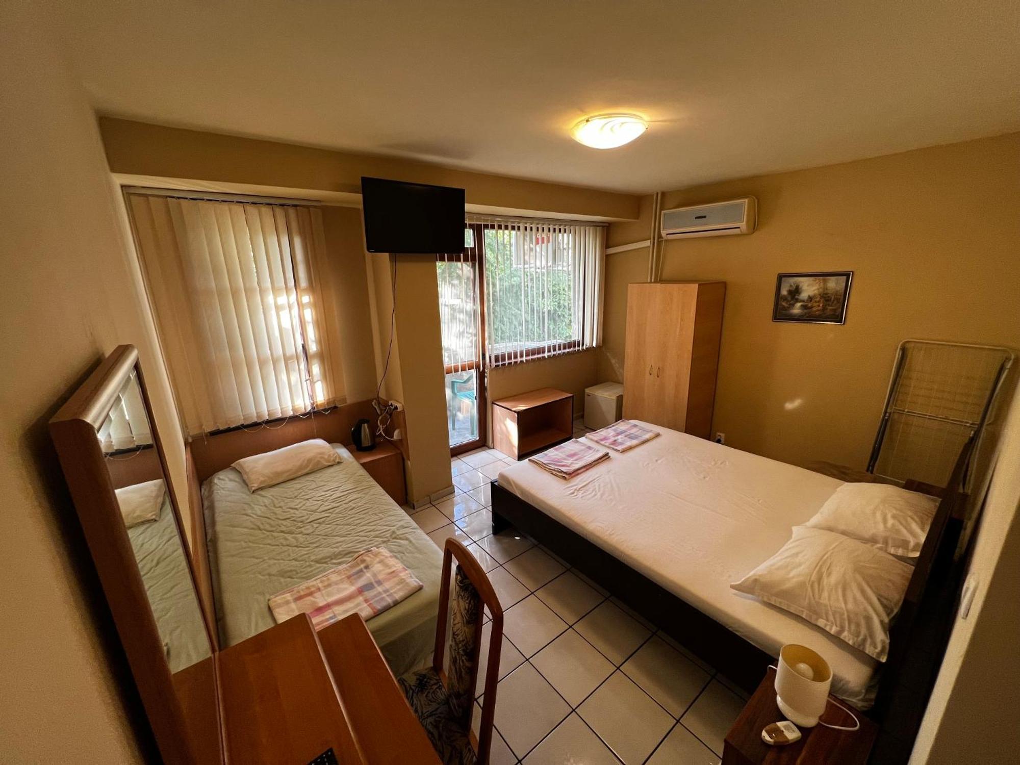 Dvete Brezi Hotel Burgas Ngoại thất bức ảnh